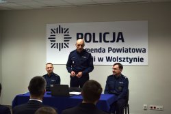 Podsumowanie odprawy służbowej i ocena stanu bezpieczeństwa na terenie powiatu wolsztyńskiego przez insp. Romana Kustera.